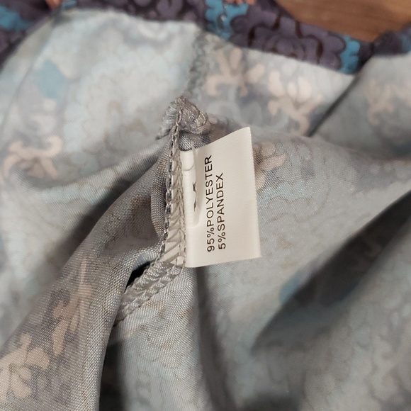 (M) NWT La Mode Gray & Teal Abstract Button-Front V-Neck Top Business Casual - Picture 8 of 10